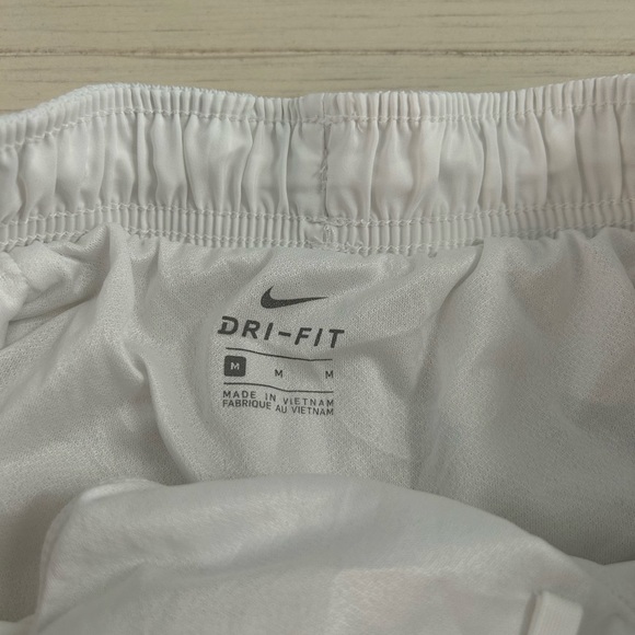 White shorts - Picture 3 of 3